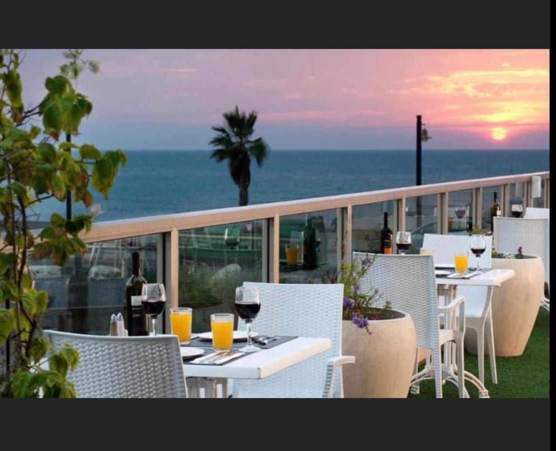 Almog Tower Aparthotel Хайфа Екстериор снимка