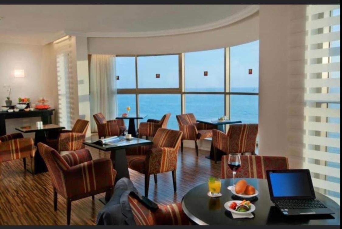 Almog Tower Aparthotel Хайфа Екстериор снимка