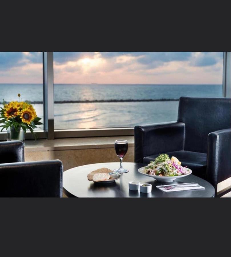Almog Tower Aparthotel Хайфа Екстериор снимка