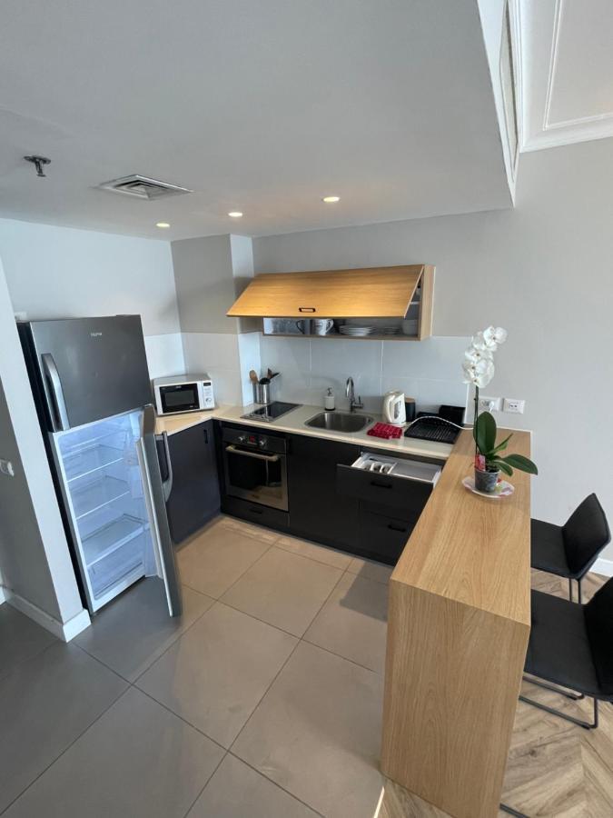 Almog Tower Aparthotel Хайфа Екстериор снимка