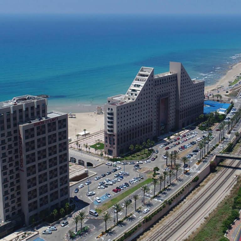 Almog Tower Aparthotel Хайфа Екстериор снимка