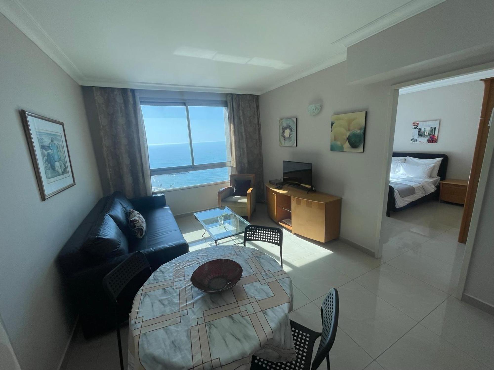 Almog Tower Aparthotel Хайфа Екстериор снимка