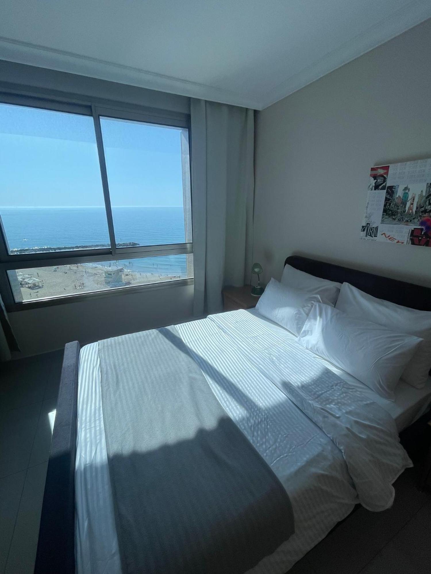 Almog Tower Aparthotel Хайфа Екстериор снимка