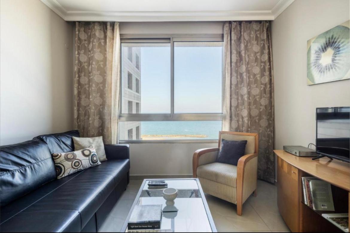 Almog Tower Aparthotel Хайфа Екстериор снимка