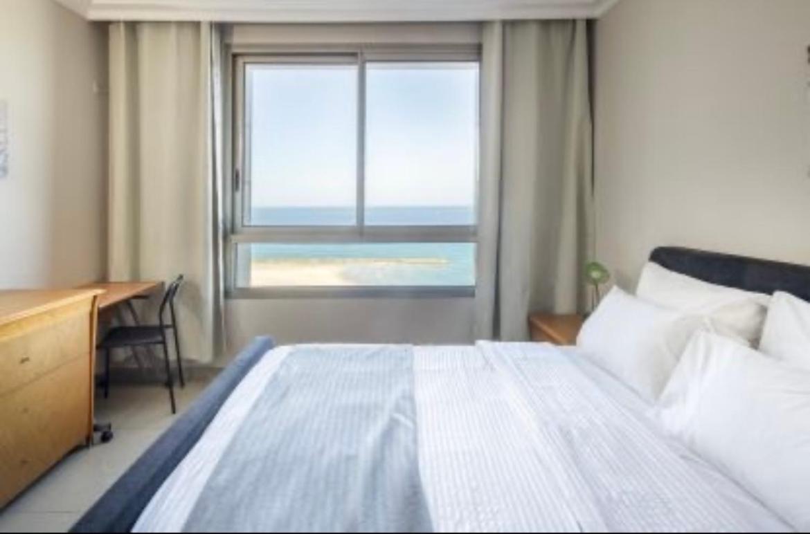 Almog Tower Aparthotel Хайфа Екстериор снимка
