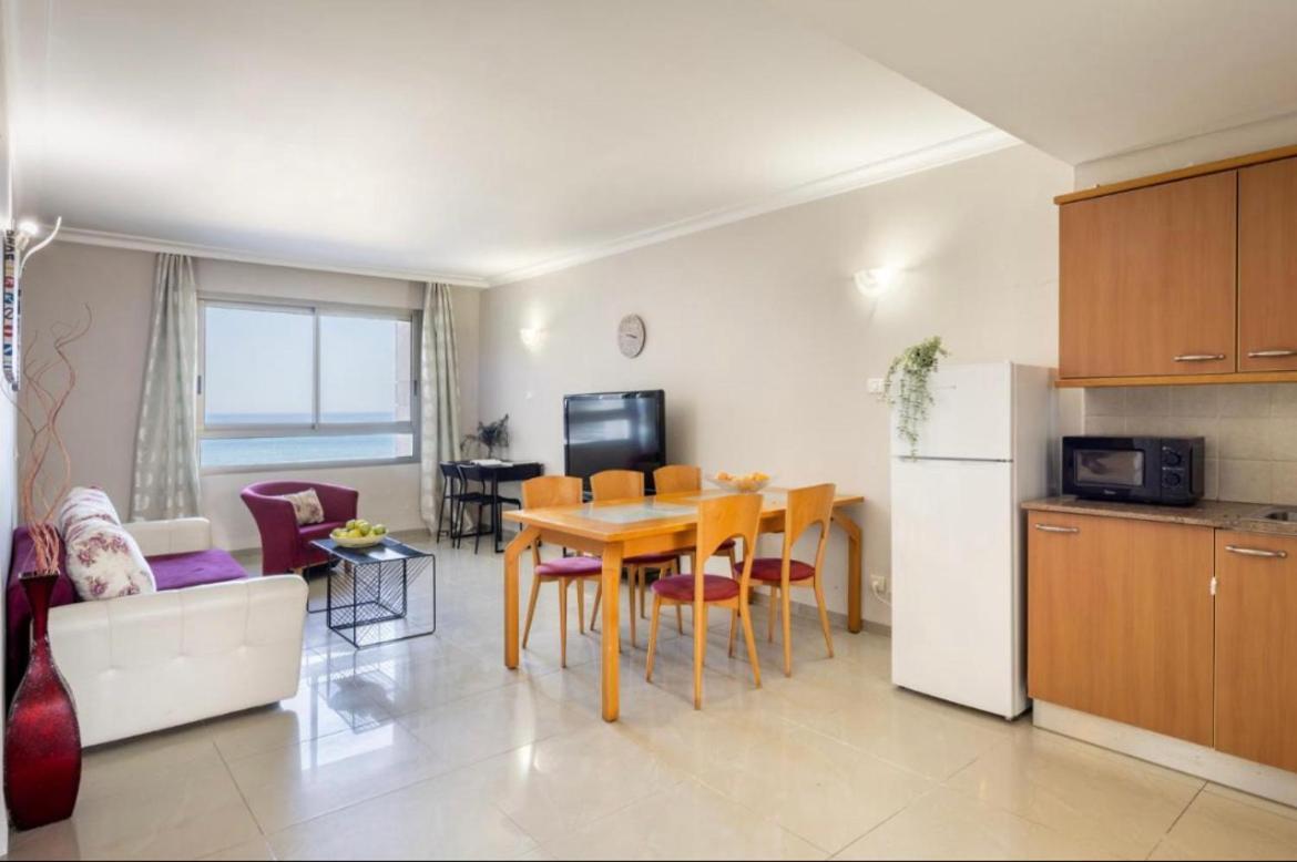 Almog Tower Aparthotel Хайфа Екстериор снимка