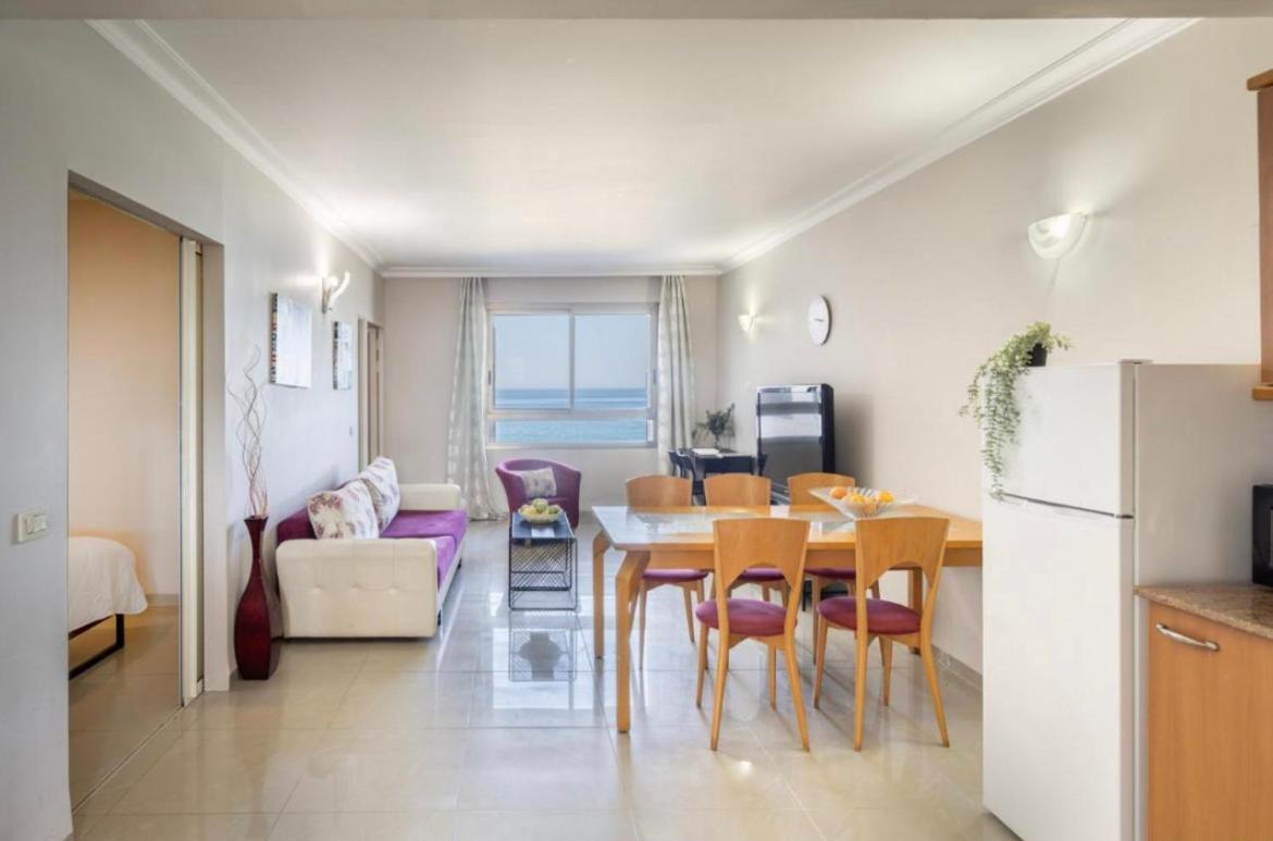 Almog Tower Aparthotel Хайфа Екстериор снимка