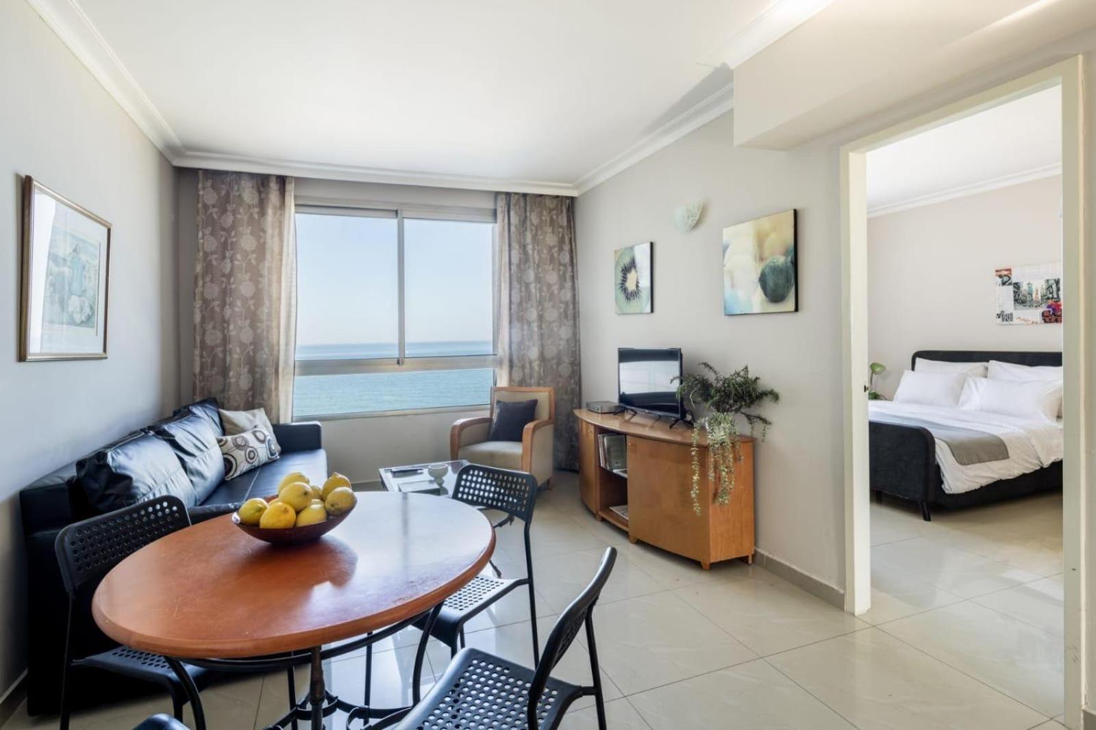 Almog Tower Aparthotel Хайфа Екстериор снимка