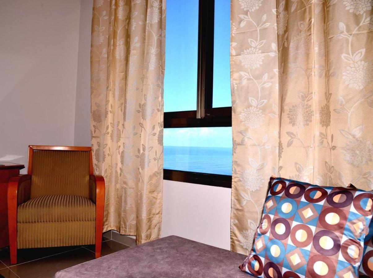 Almog Tower Aparthotel Хайфа Екстериор снимка